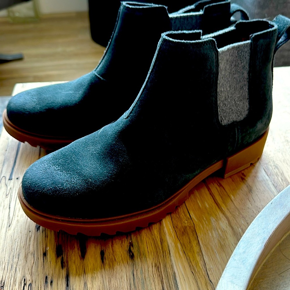 Denim SOREL size 8 short boots gently used